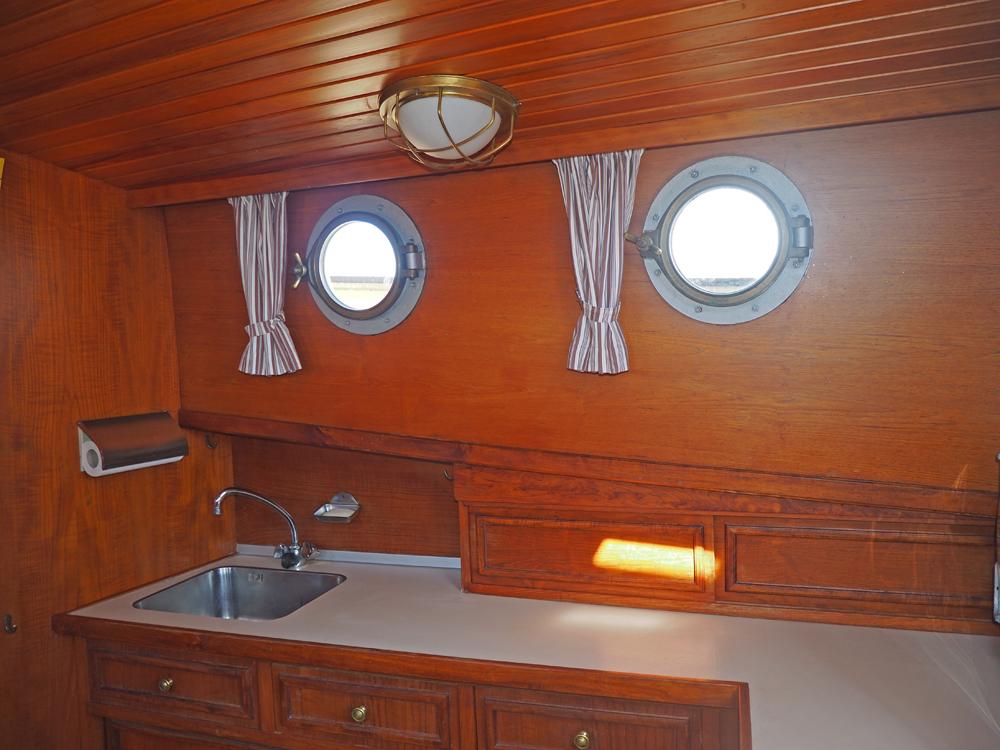 Cabin en avant, H&eacute;bergements